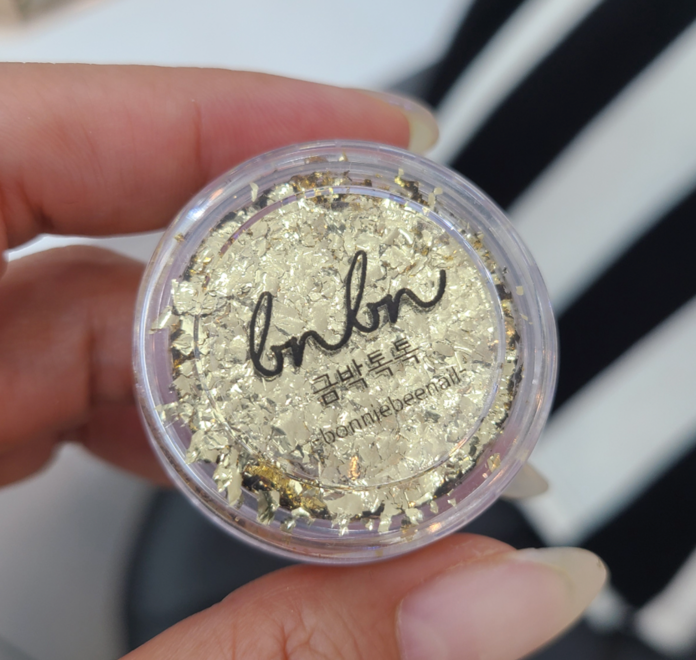 BONNIEBEE Metallic nail flakes - gold/silver