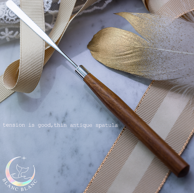 BLANC BLANC Thin antique spatula