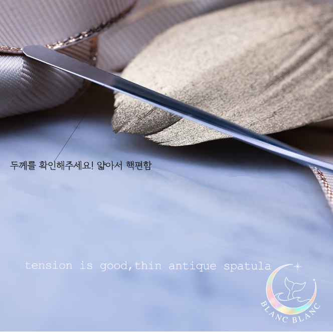 BLANC BLANC Thin antique spatula
