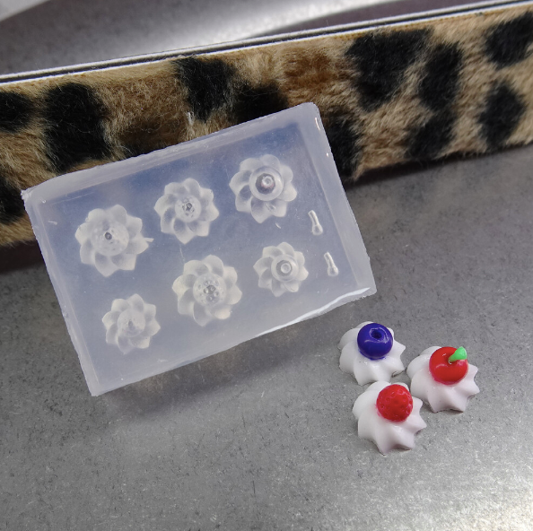 YOLOBITCH Strawberry cherry blueberry meringue silicone mould