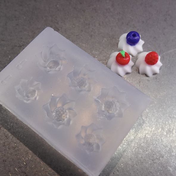 YOLOBITCH Strawberry cherry blueberry meringue silicone mould