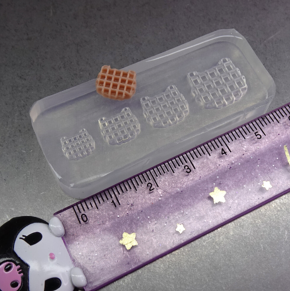 YOLOBITCH Neko & Heart waffle silicone mould - 2 types