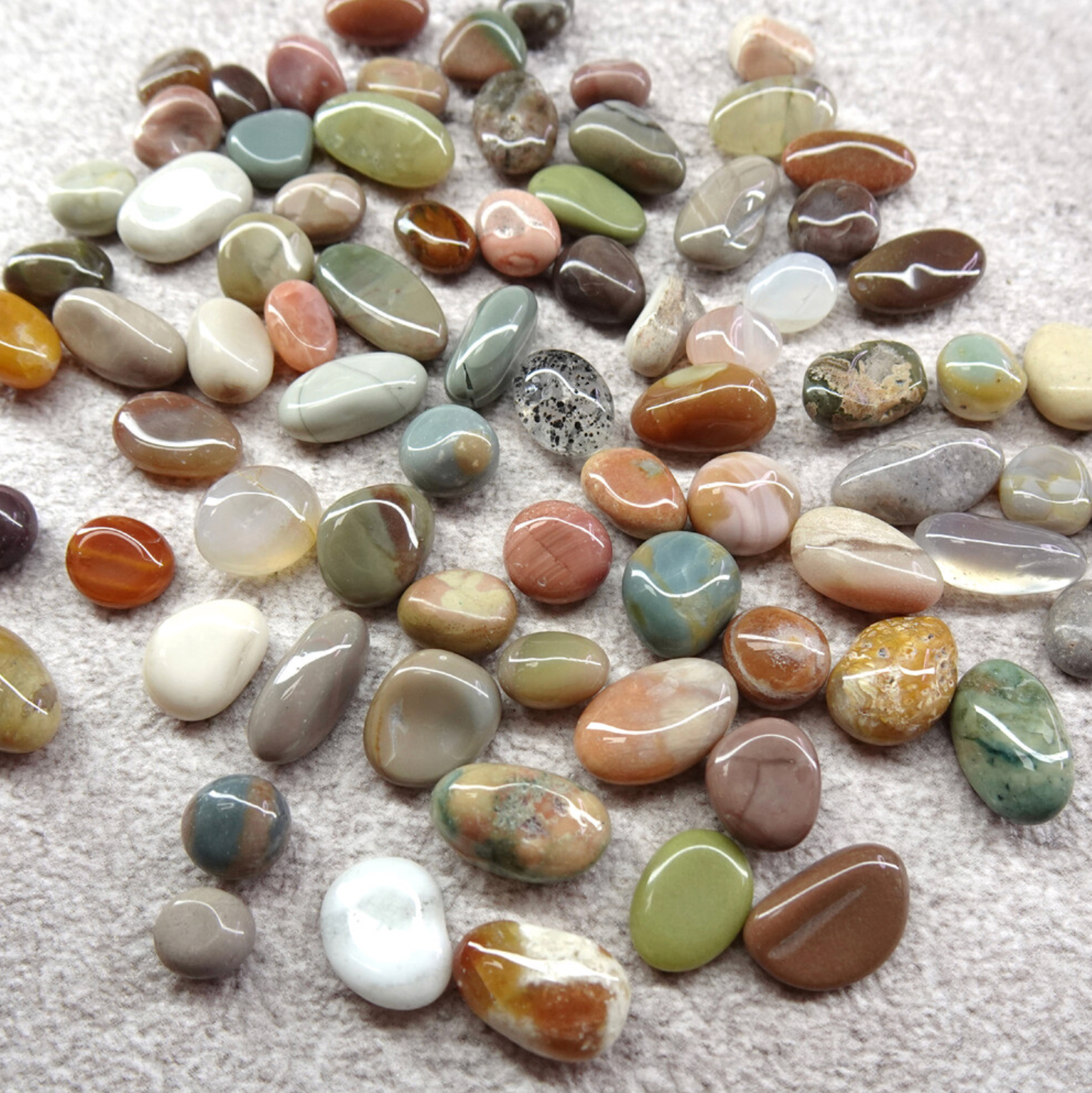 YOLOBITCH Muted pebble stone mix