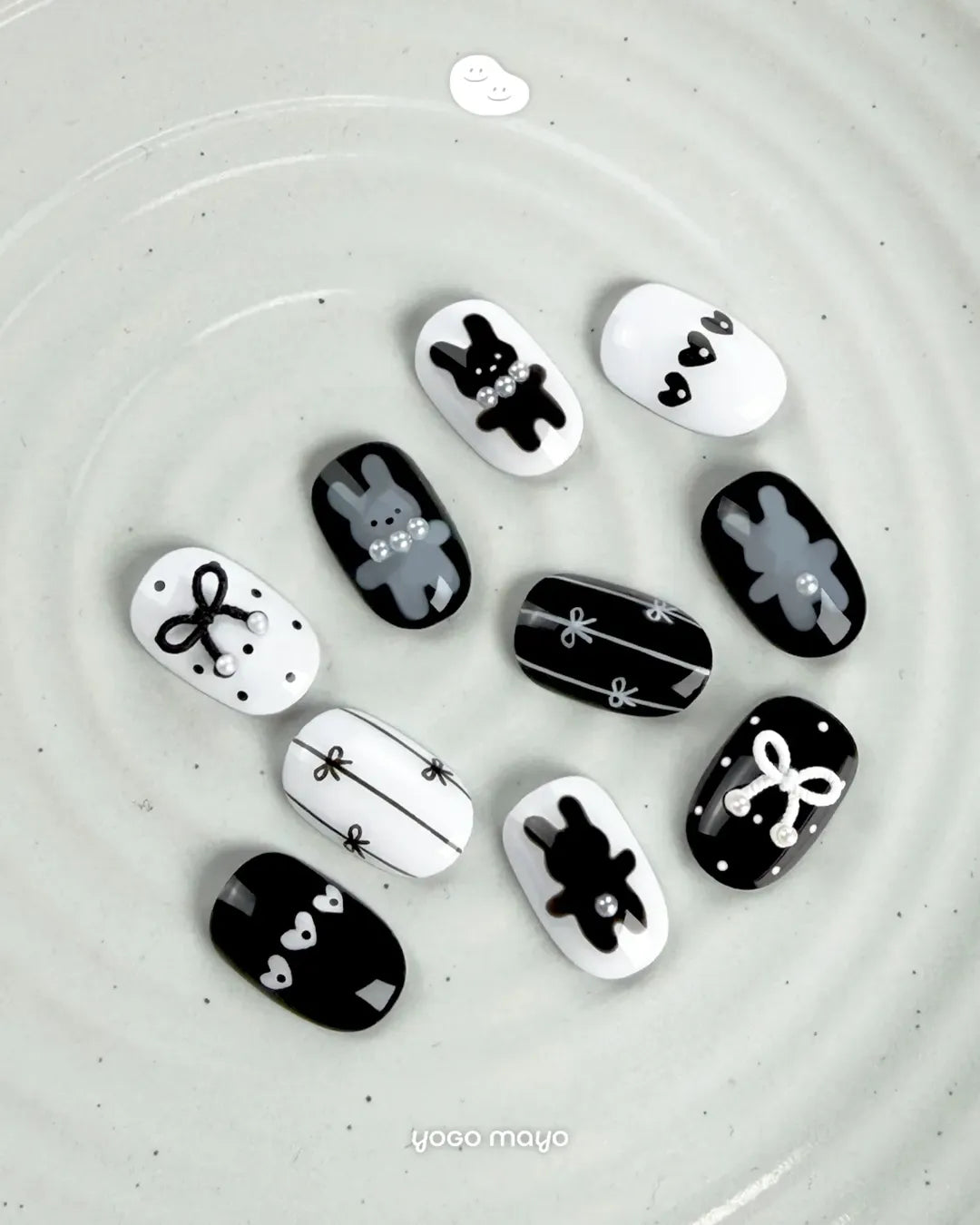 YOGO MAYO Pure black & Pure white