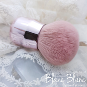 BLANC BLANC fluffy pink brush