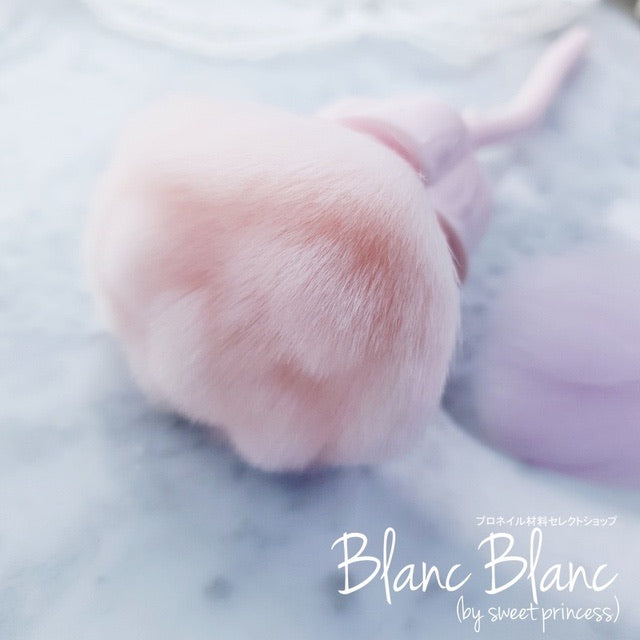 BLANC BLANC strawberry milk dust brush